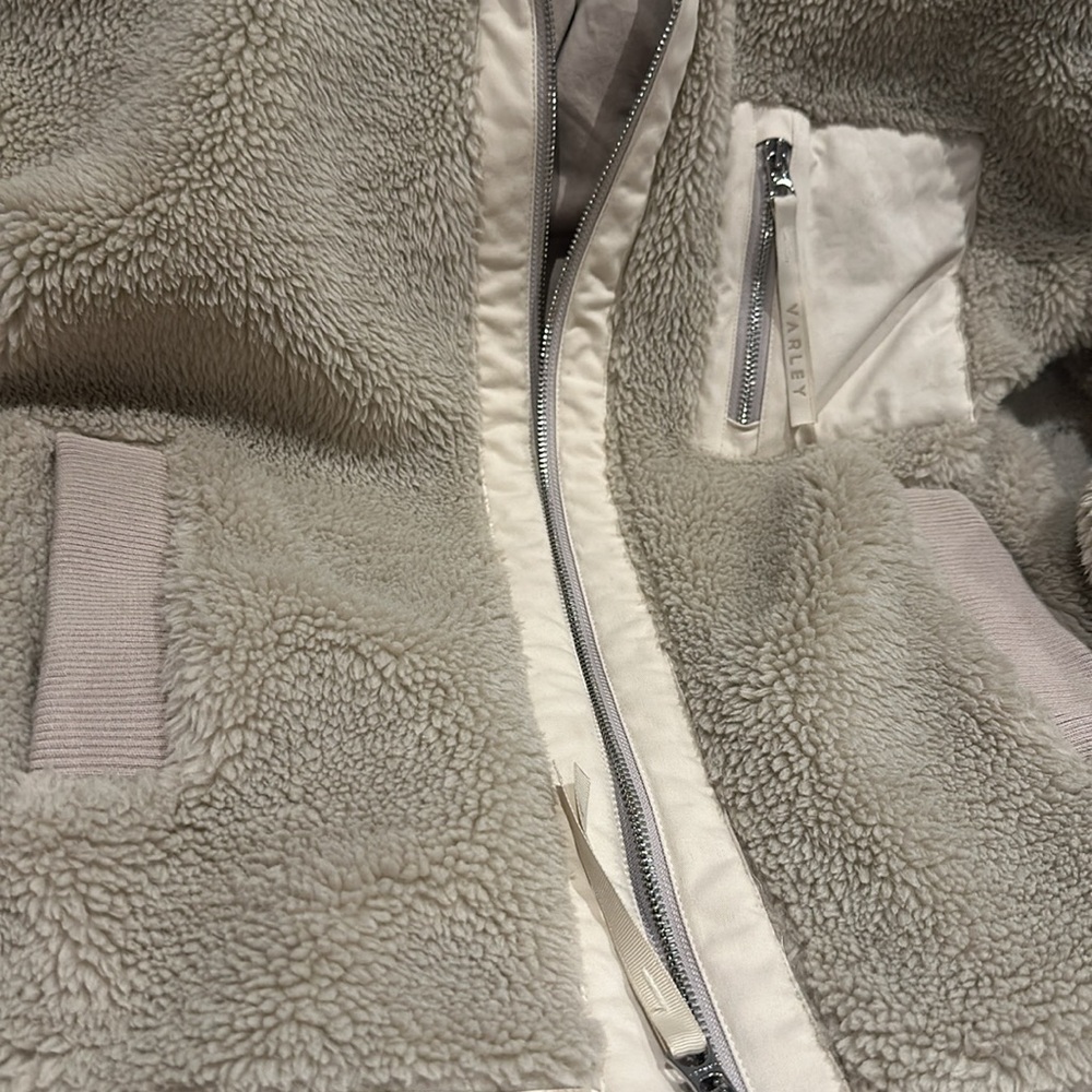 NWOT Varley Myla Zip Through Teddy Beige and Cream Sherpa Jacket - Picture 3 of 11
